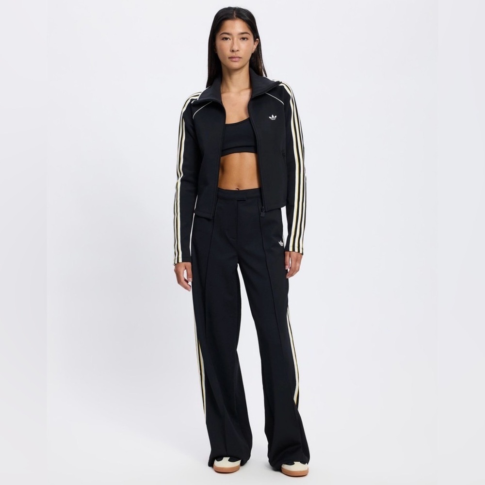 ✨Host pick ✨adidas original Slim Fitted Firebird Track Top